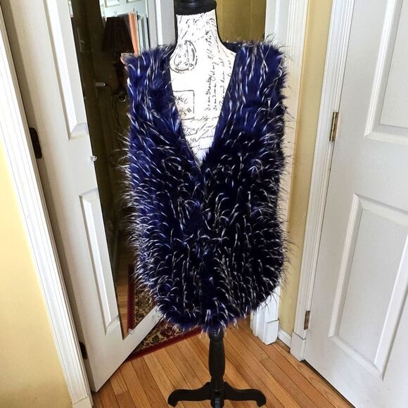 WHITE TIPPED BLUE FAUX FUR VEST - Picture 1 of 7